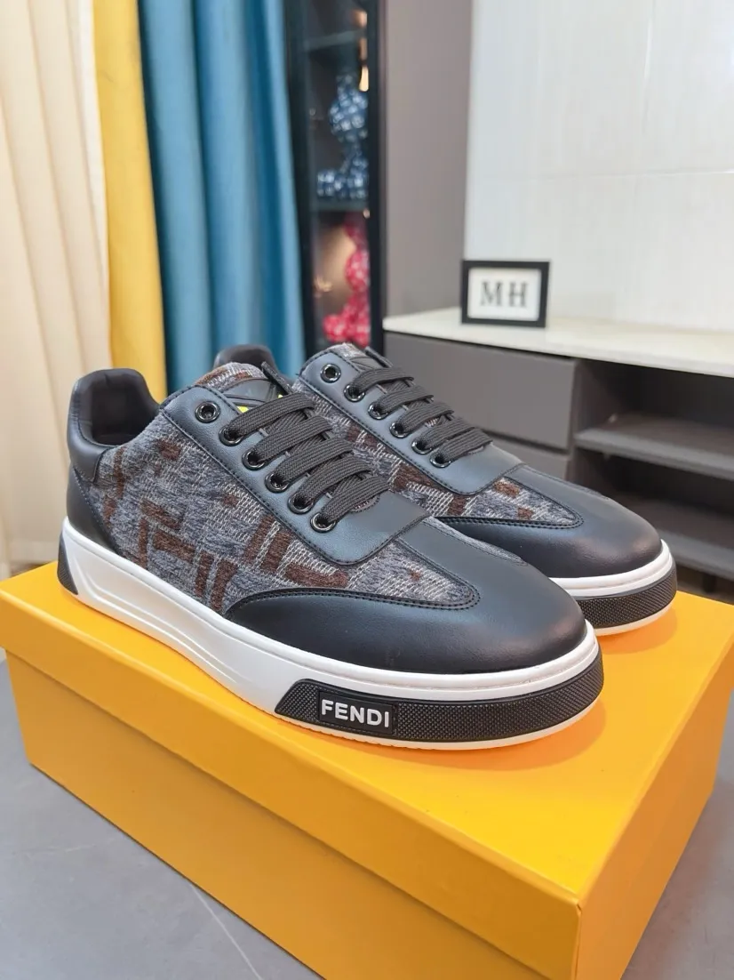 Men's Men's Shoes💰420🌹🌹[fendi] Fendi's classic and comfortable men's, this complex sneaker is made of soft calfskin➕genuine leather lining➕original ultra-light rubber material with rough outsole. This unique and light style is suitable for the casual and refined sensibility of this season. It is comfortable and natural on the feet. It is an everyday style for casual travel in autumn and winter! 38/44